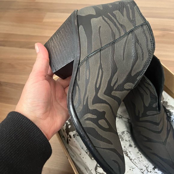 Leather Boots - Picture 5 of 8